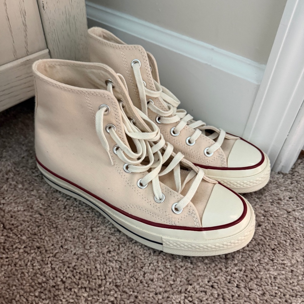 Women's converse shoes size 7.5